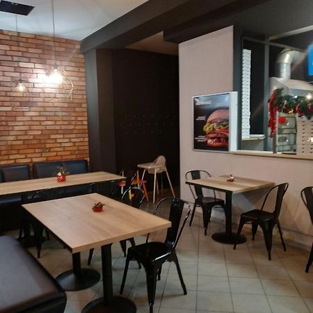 Pokoje Nad Pizzeria Poznań Exteriör bild