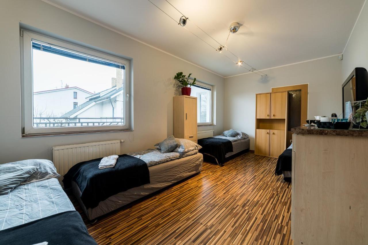 Pokoje Nad Pizzeria Poznań Exteriör bild