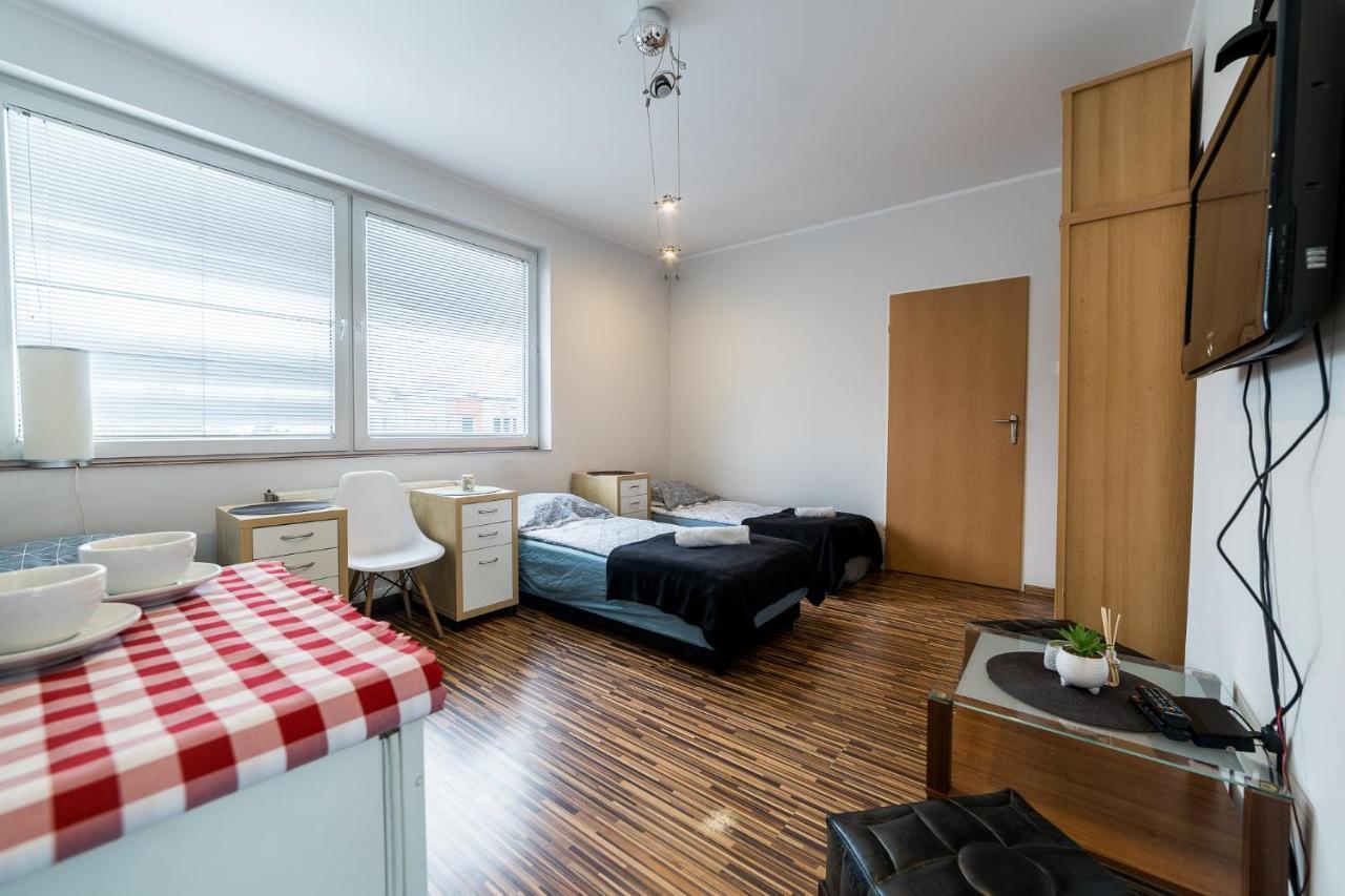 Pokoje Nad Pizzeria Poznań Exteriör bild