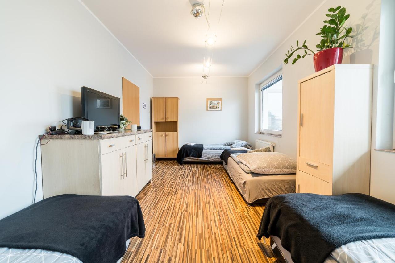 Pokoje Nad Pizzeria Poznań Exteriör bild