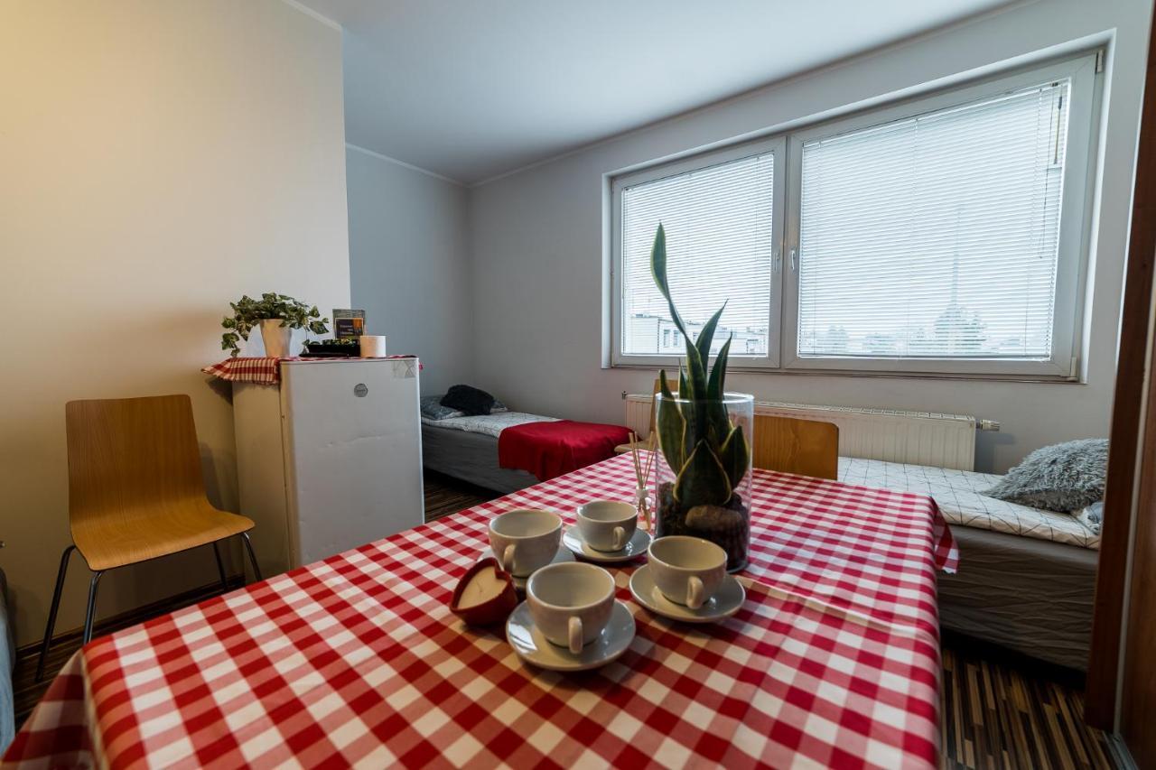 Pokoje Nad Pizzeria Poznań Exteriör bild