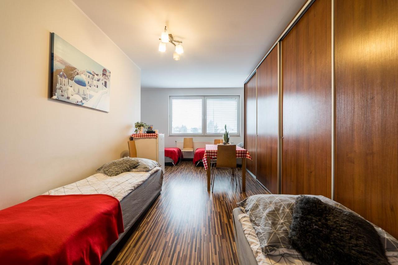 Pokoje Nad Pizzeria Poznań Exteriör bild