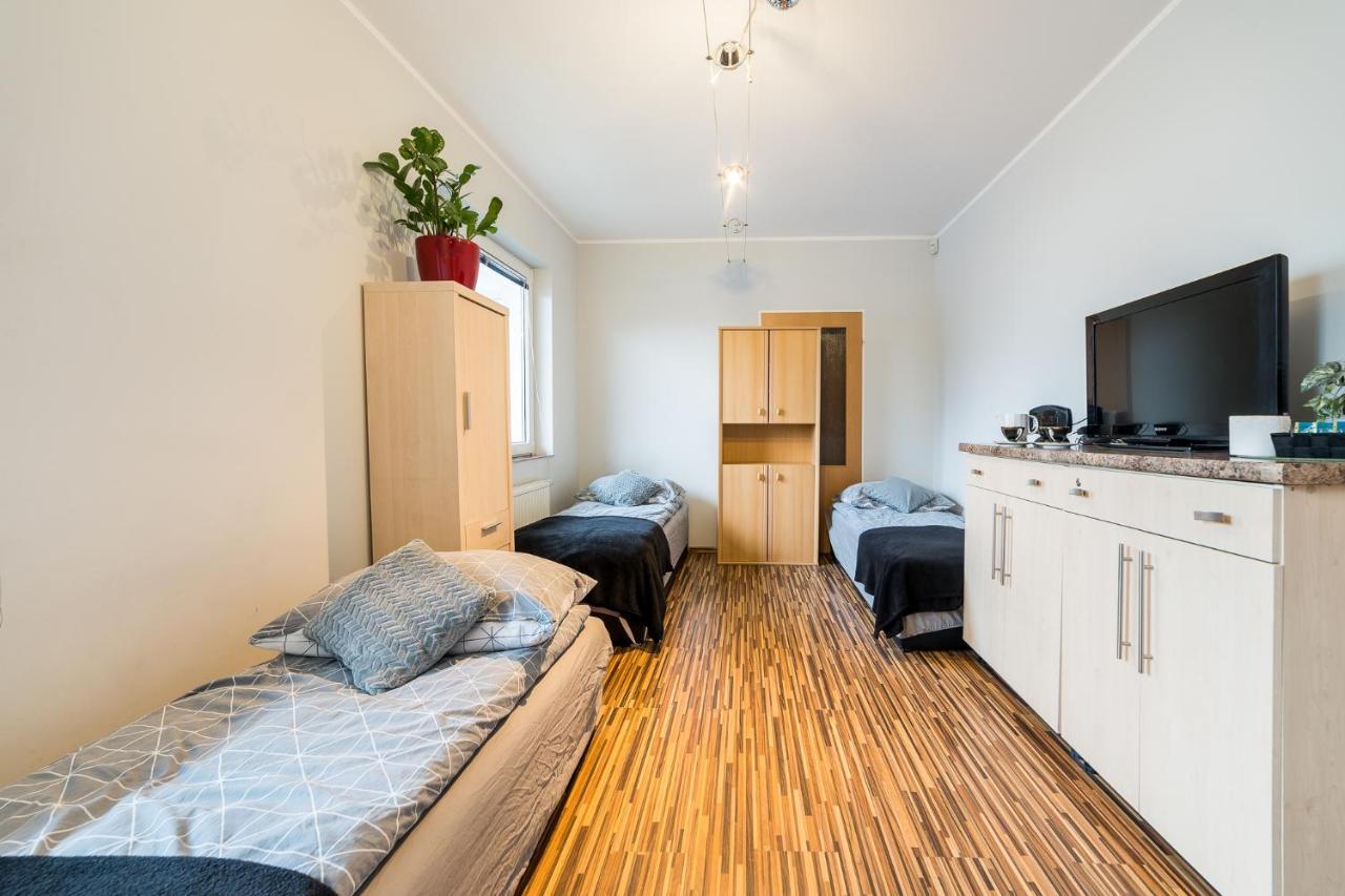 Pokoje Nad Pizzeria Poznań Exteriör bild