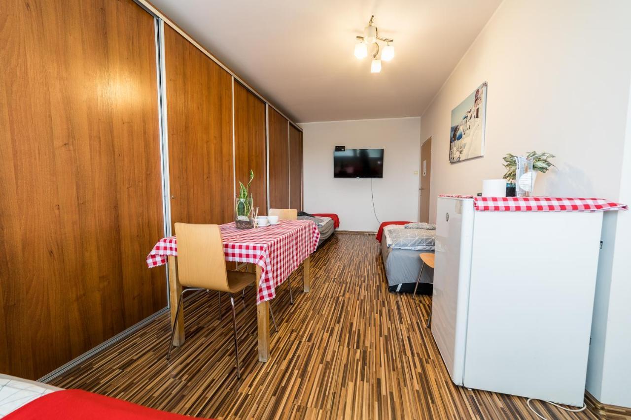 Pokoje Nad Pizzeria Poznań Exteriör bild