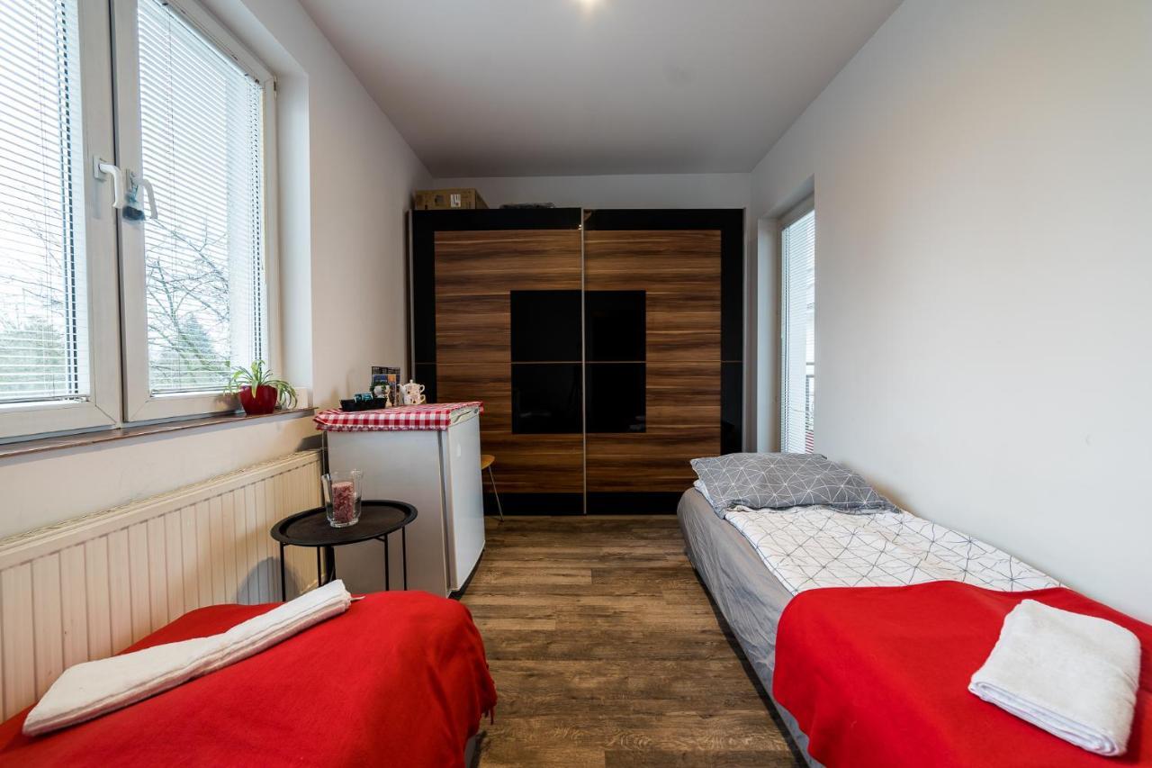Pokoje Nad Pizzeria Poznań Exteriör bild