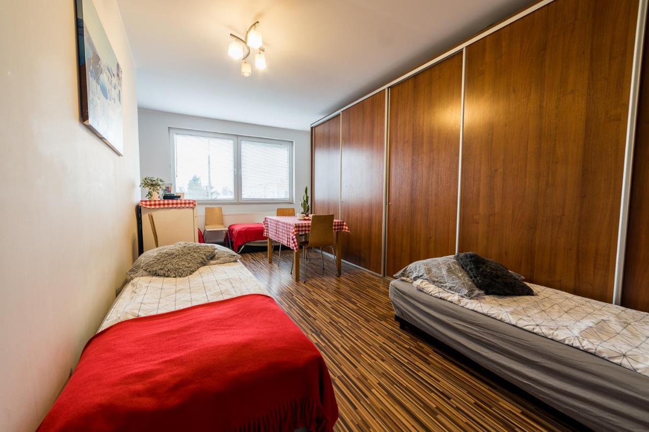 Pokoje Nad Pizzeria Poznań Exteriör bild